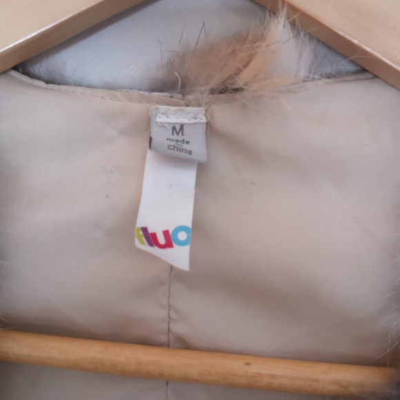 Sleeveless jacket (like new) - Picture 3 of 7